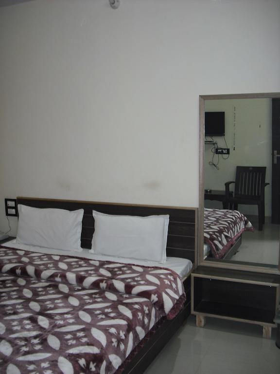 Hotel Gs Paradise Amritsar Oda fotoğraf