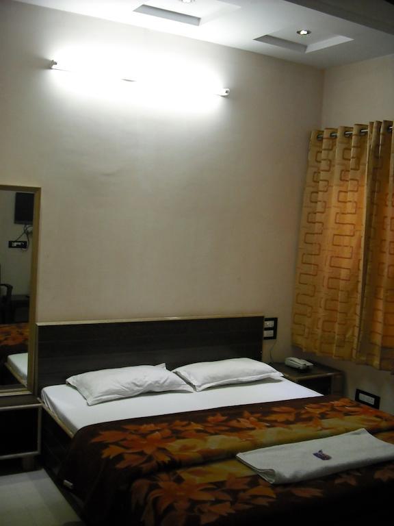 Hotel Gs Paradise Amritsar Oda fotoğraf