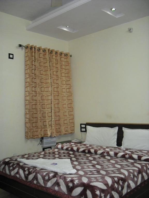 Hotel Gs Paradise Amritsar Oda fotoğraf