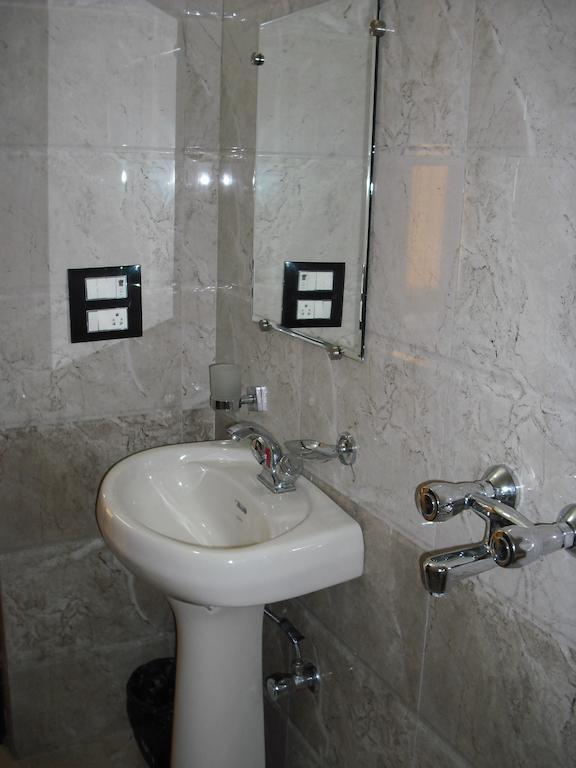 Hotel Gs Paradise Amritsar Oda fotoğraf