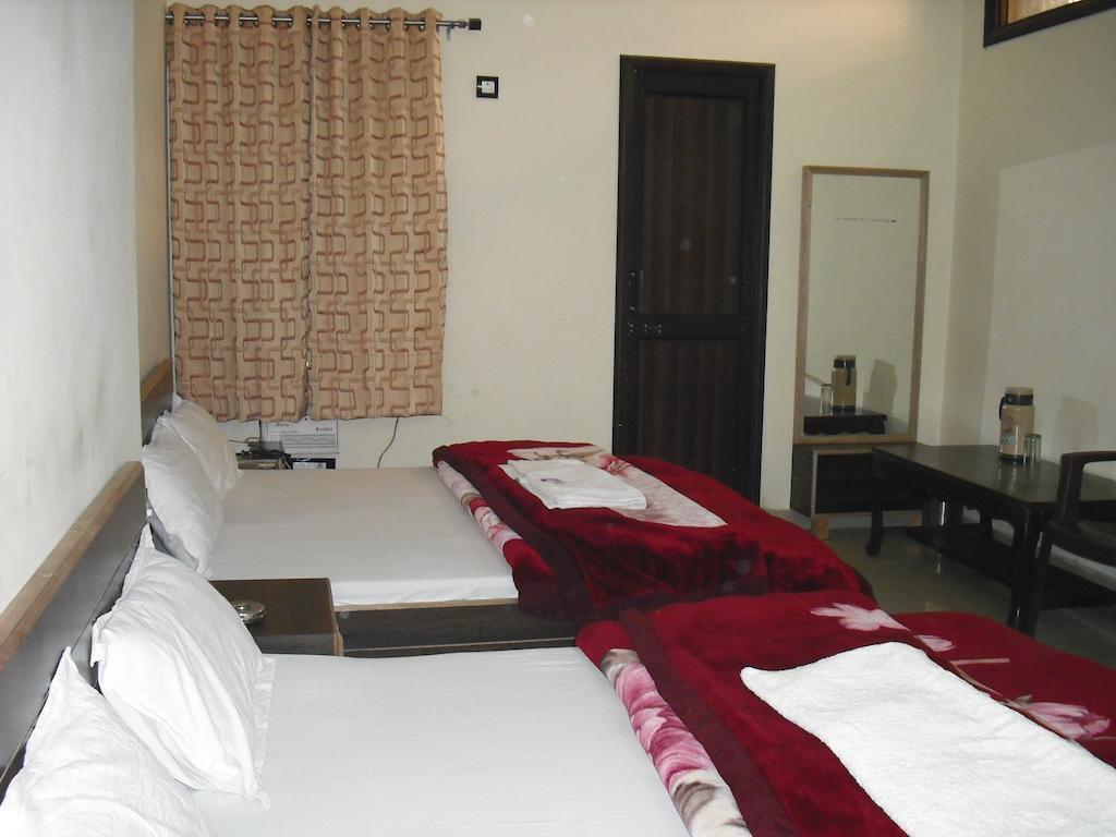 Hotel Gs Paradise Amritsar Oda fotoğraf