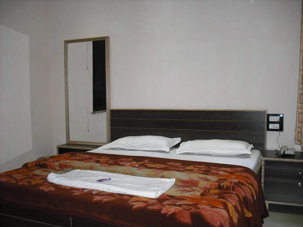 Hotel Gs Paradise Amritsar Oda fotoğraf