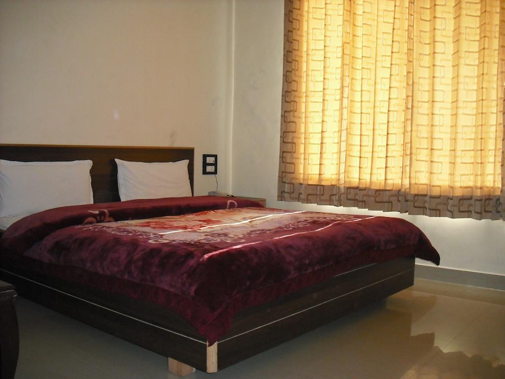 Hotel Gs Paradise Amritsar Oda fotoğraf