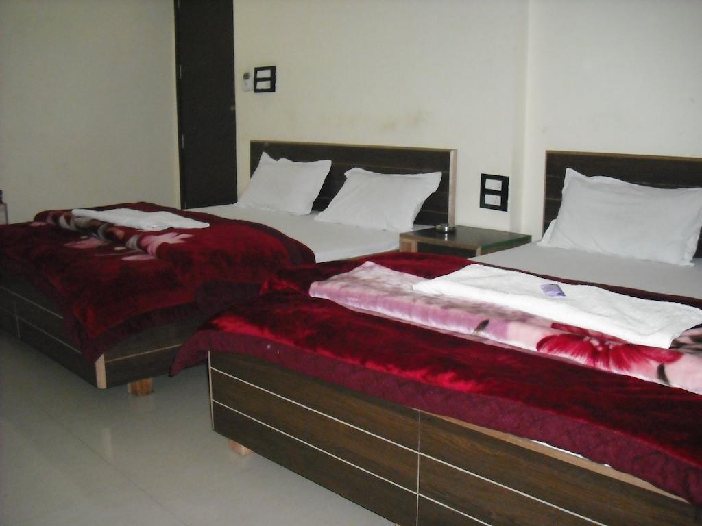 Hotel Gs Paradise Amritsar Oda fotoğraf